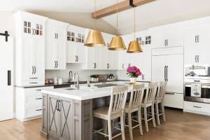 Modern traditional kitchen with farmhouse style to generate home remodeling ideas for clients