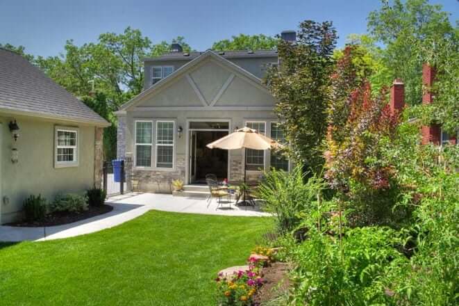 1800 East Cape Outside Space