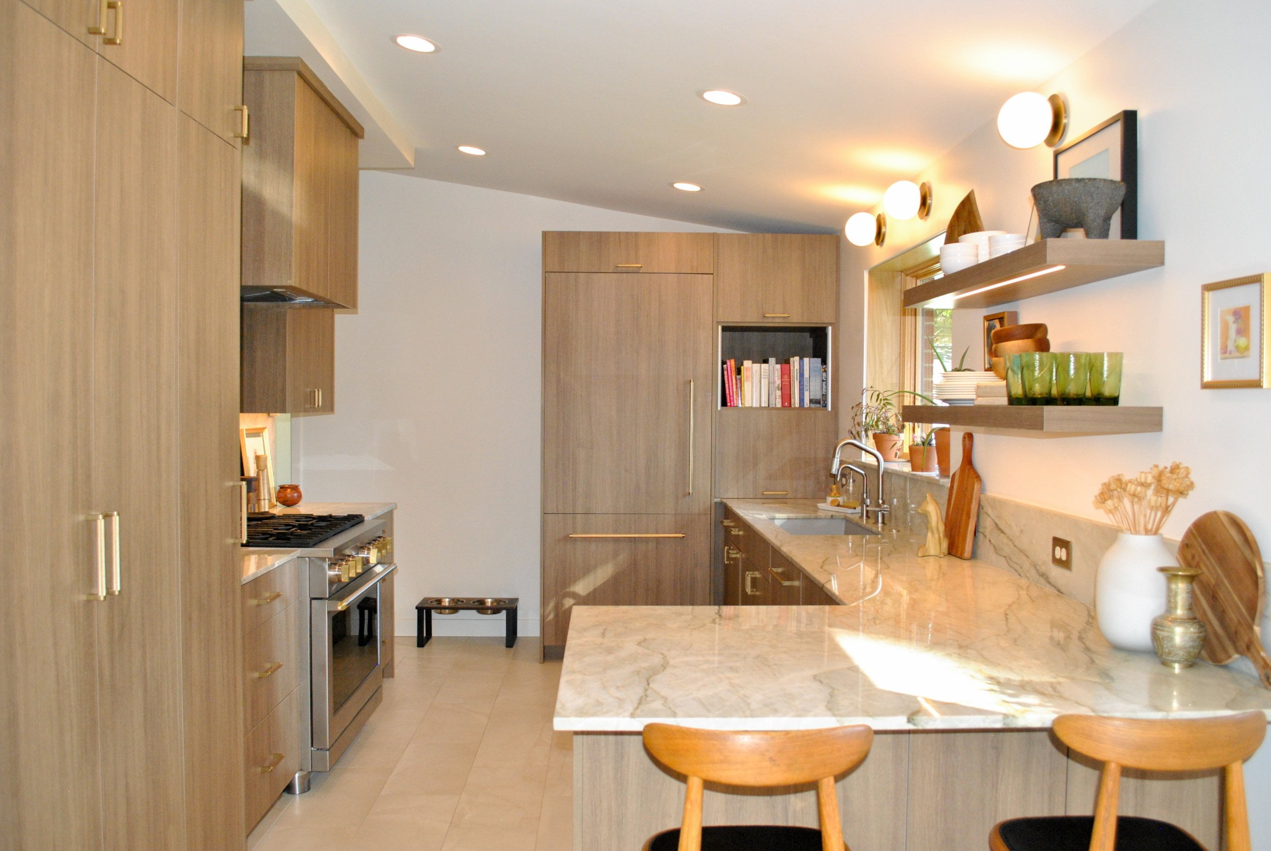 Mid-century modern kitchen with peninsula and open shelving to maximize the space.