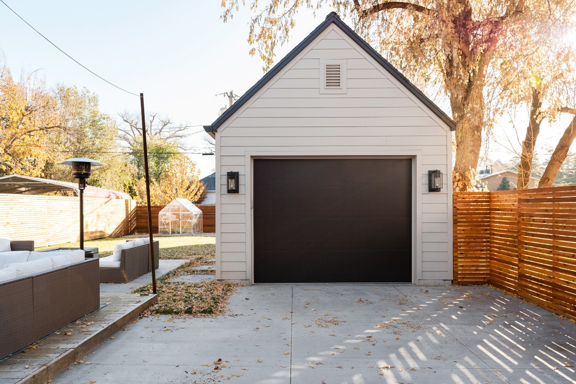 One-car garage exterior.