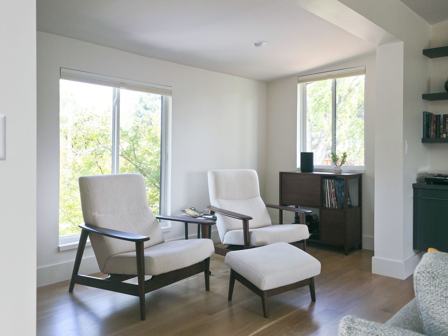 Cozy sitting area off the living room with two chairs.