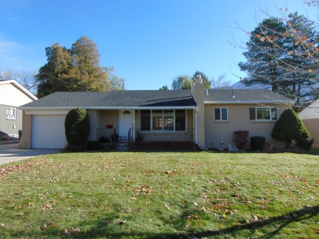 Ranch style home exterior before the renovation.