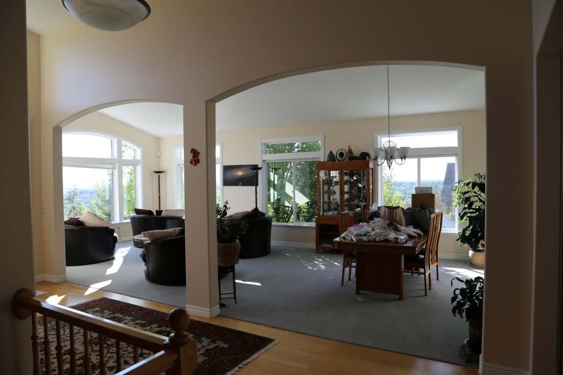 Entry before the remodel with arched openings looking to the dining room and living room.