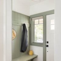 Thumbnail of http://Entry%20with%20a%20built-in%20bench%20and%20hooks%20for%20coats.