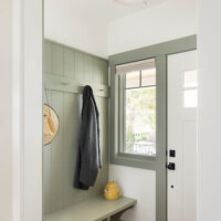 Thumbnail of http://Entry%20with%20a%20built-in%20bench%20and%20hooks%20for%20coats.
