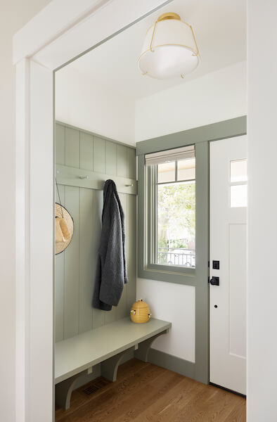 Entry with a built-in bench and hooks for coats.
